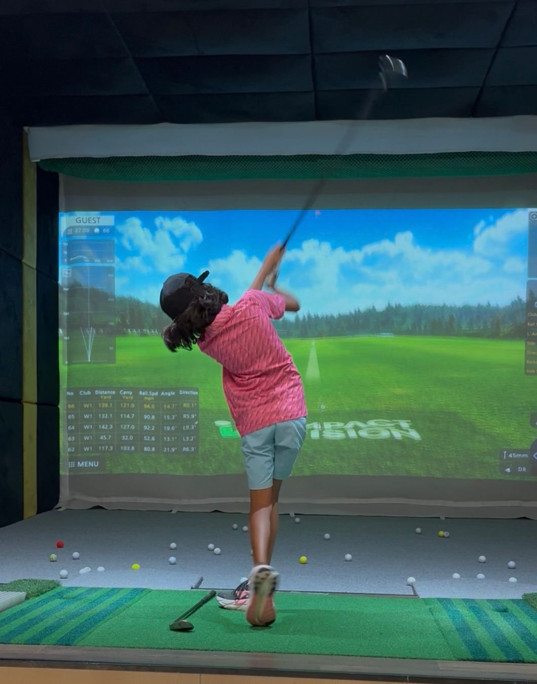 Infinity Indoor Golf League – Simulator at Dream Golf Town